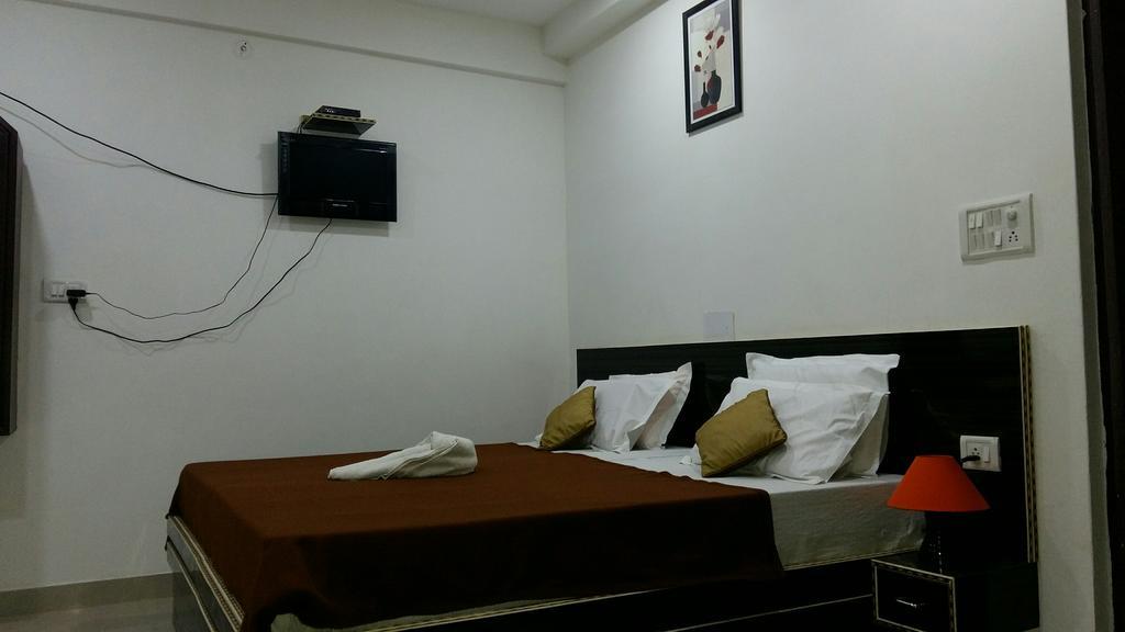Hotel Safari Agra  Exteriör bild