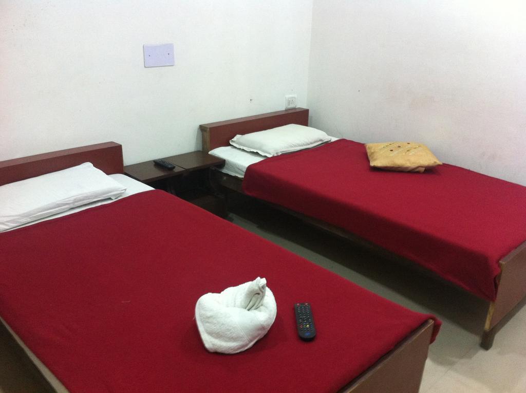 Hotel Safari Agra  Exteriör bild