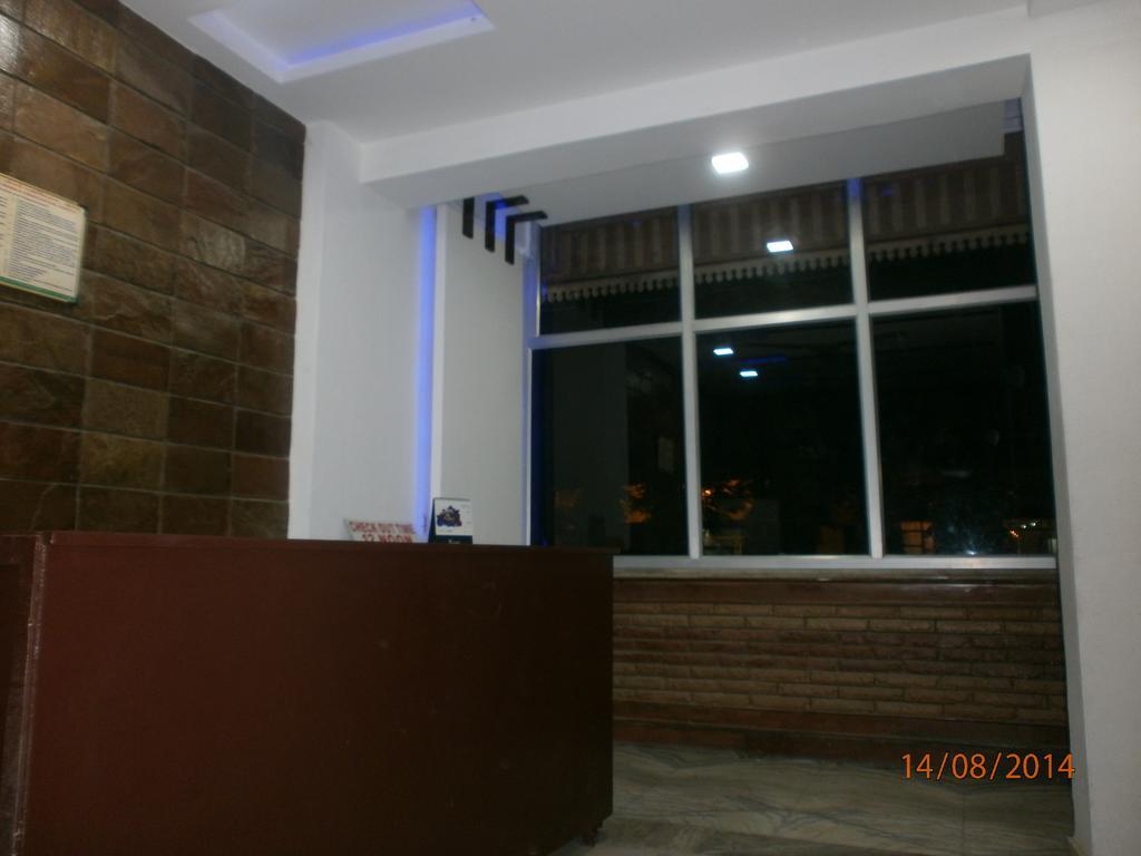 Hotel Safari Agra  Exteriör bild