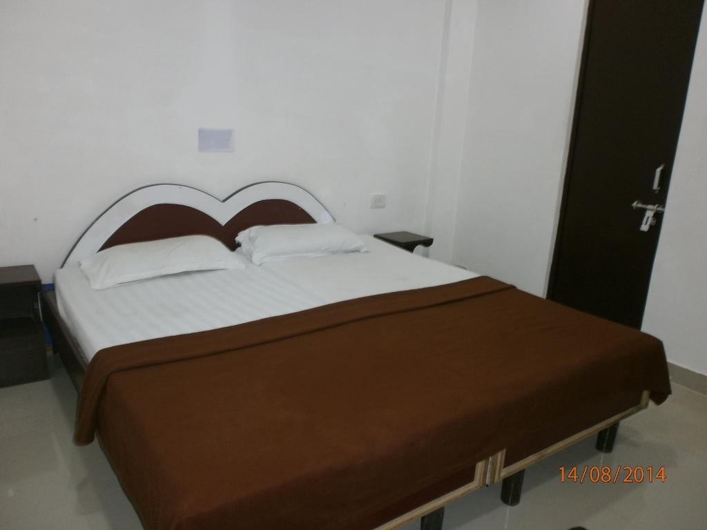 Hotel Safari Agra  Exteriör bild