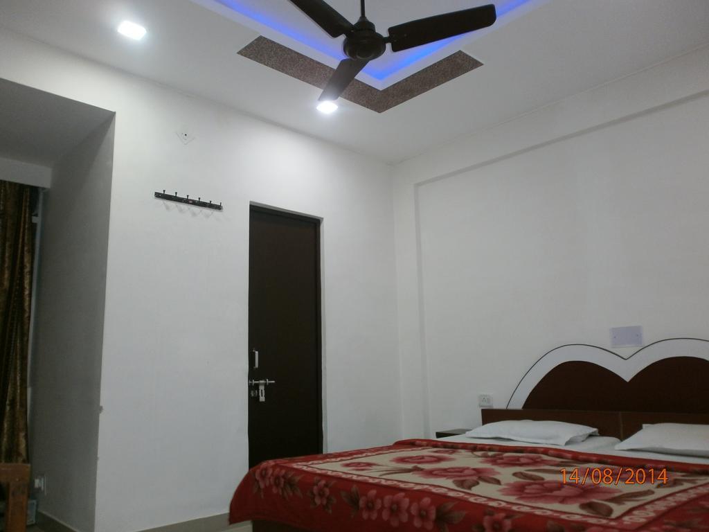 Hotel Safari Agra  Exteriör bild