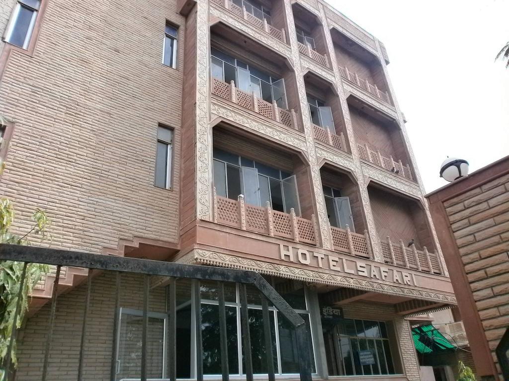 Hotel Safari Agra  Exteriör bild