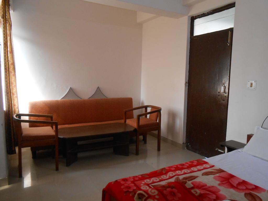 Hotel Safari Agra  Exteriör bild
