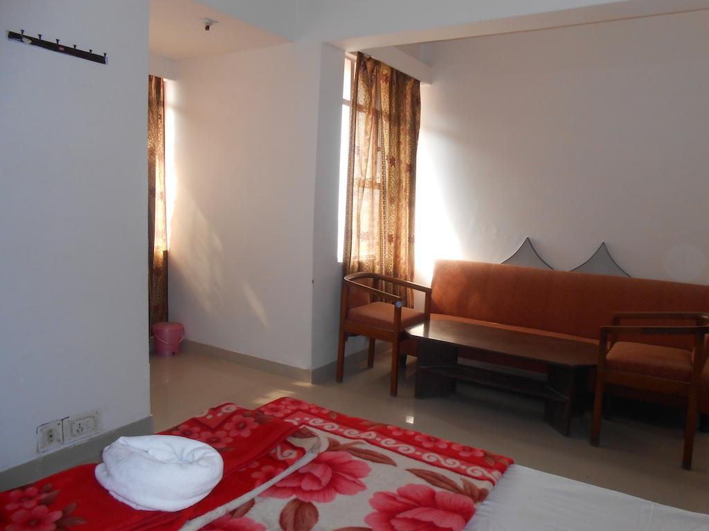 Hotel Safari Agra  Exteriör bild