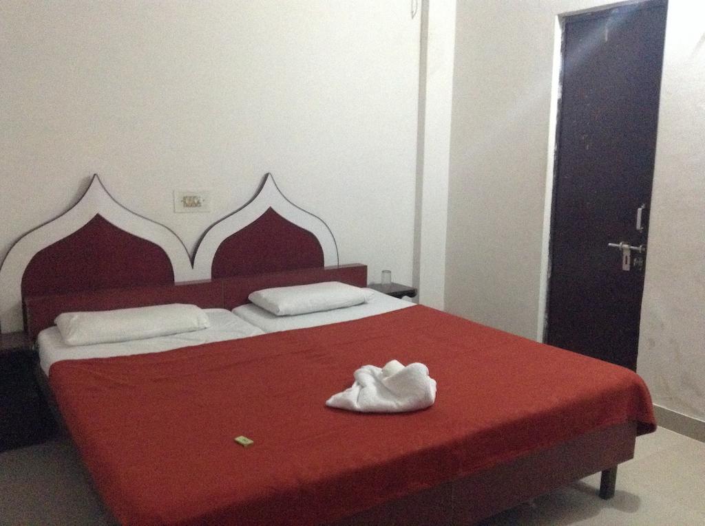 Hotel Safari Agra  Exteriör bild