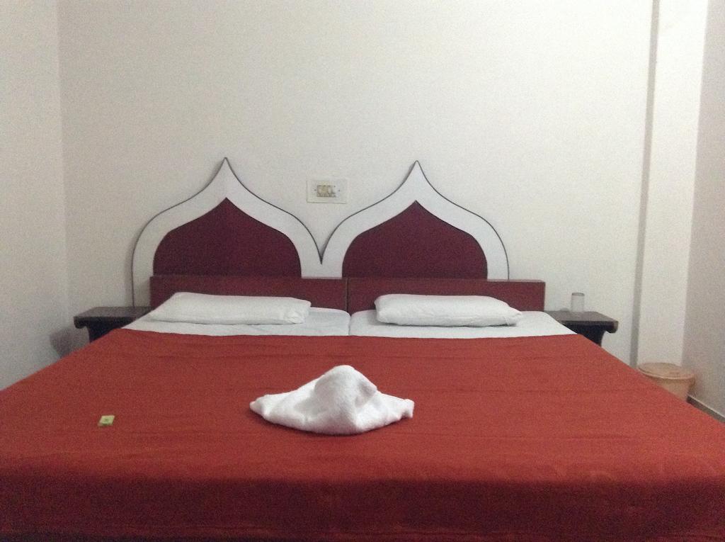 Hotel Safari Agra  Exteriör bild