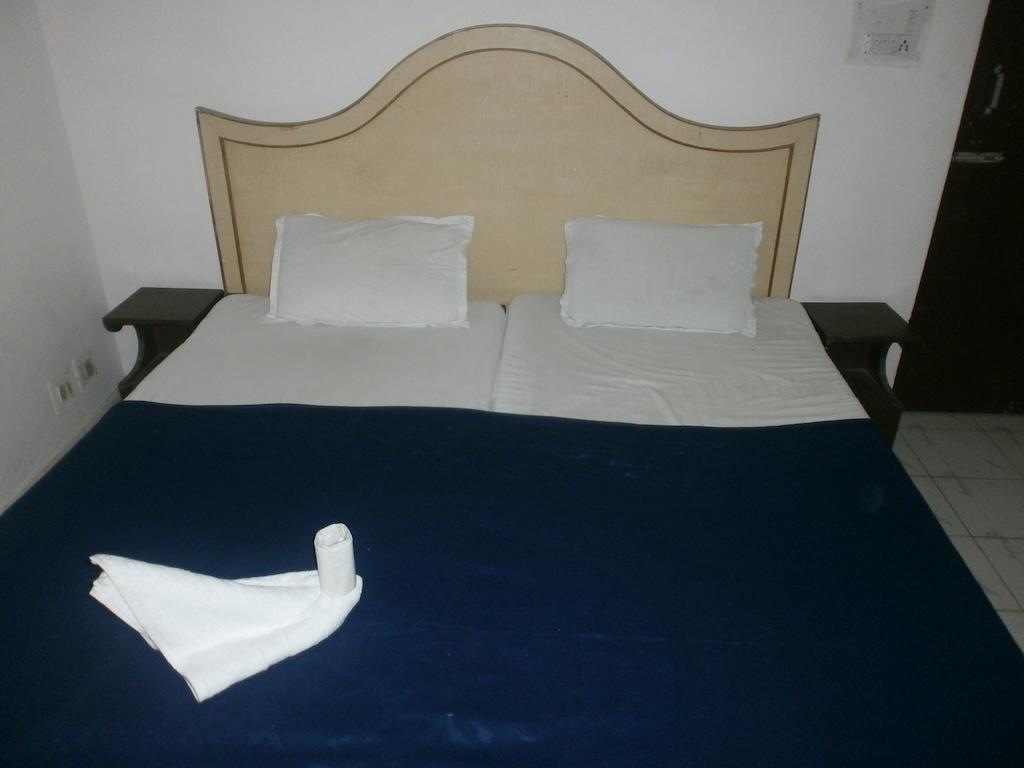 Hotel Safari Agra  Rum bild