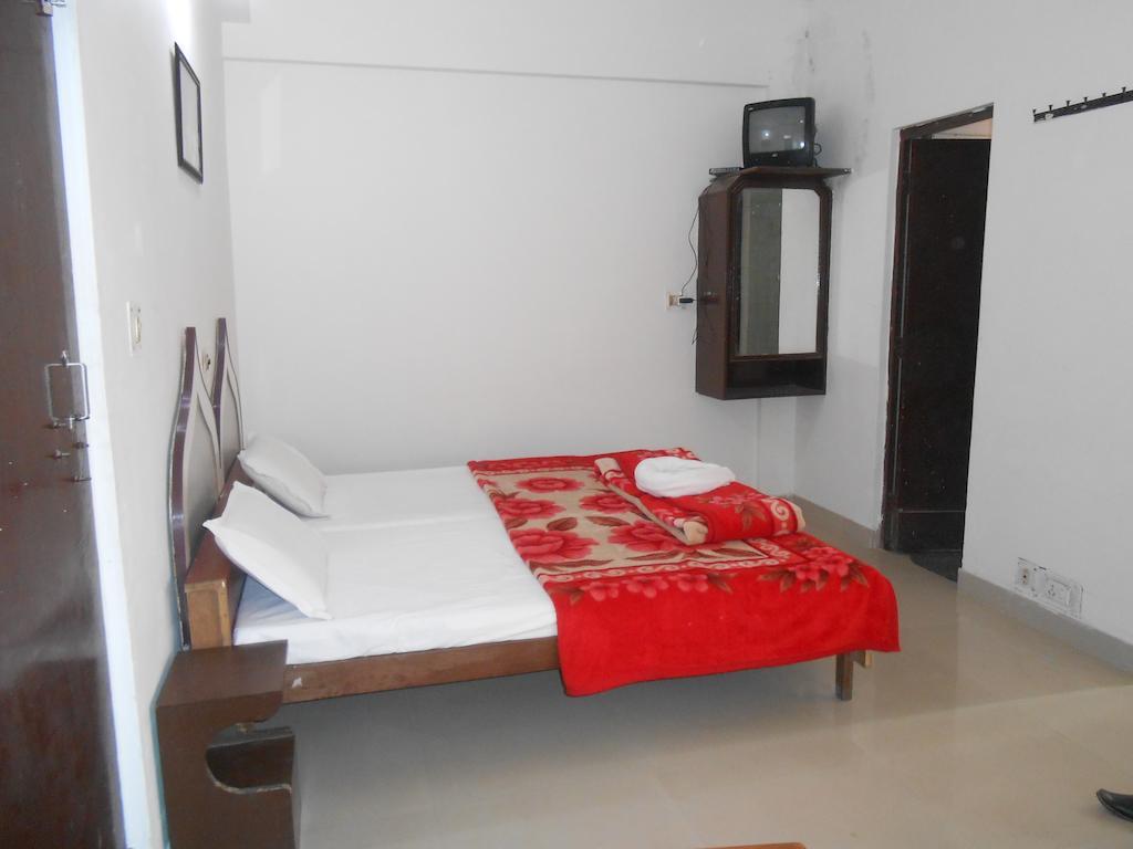 Hotel Safari Agra  Rum bild