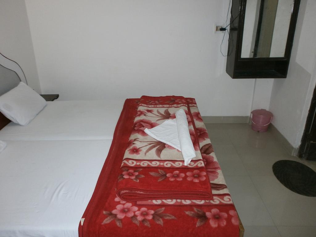 Hotel Safari Agra  Exteriör bild