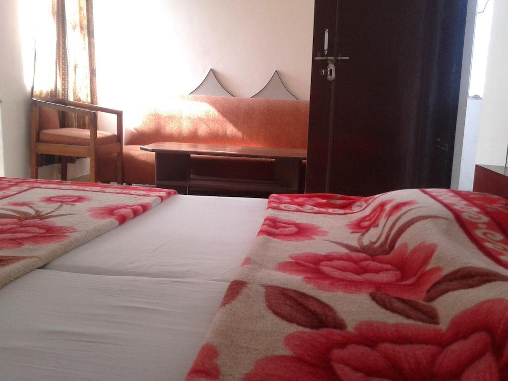 Hotel Safari Agra  Rum bild